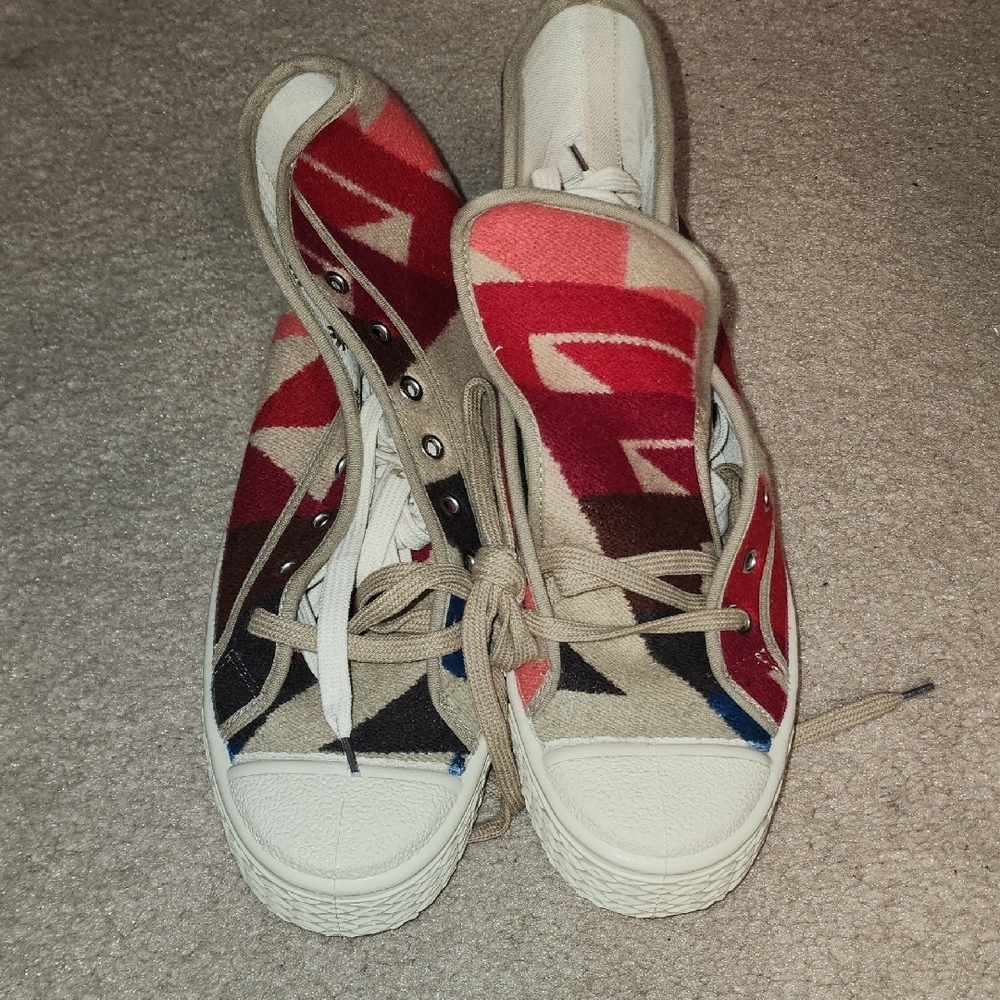NEW Unworn Pendleton Red and Tan Geometric Patterned Sneakers - Picture 4 of 9